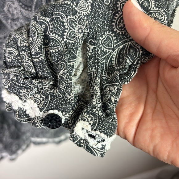 Free People Bohemian Grey White Embroidered Mini Dress size 6 - Picture 9 of 11